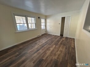 244 Woodlawn Cir in East Hartford, CT - Building Photo - Building Photo