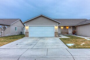 1001 S 91st Ave in Yakima, WA - Building Photo