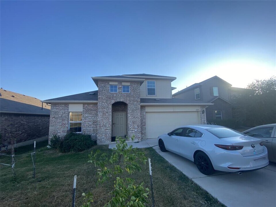 11125 Furrow Hill Dr in Austin, TX - Foto de edificio