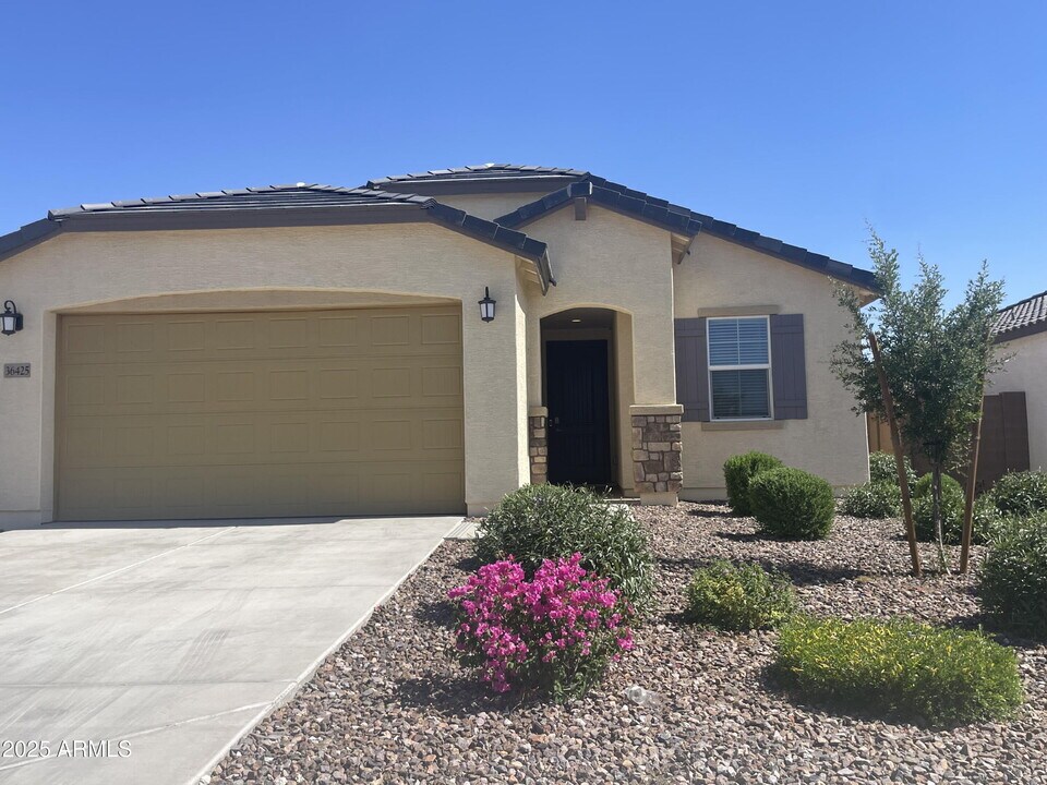 36425 W Maddaloni Ave in Maricopa, AZ - Building Photo
