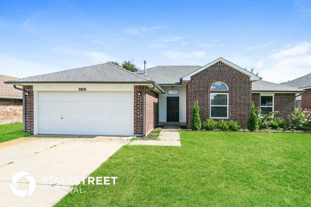 8808 NW 85th Pl in Oklahoma City, OK - Building Photo