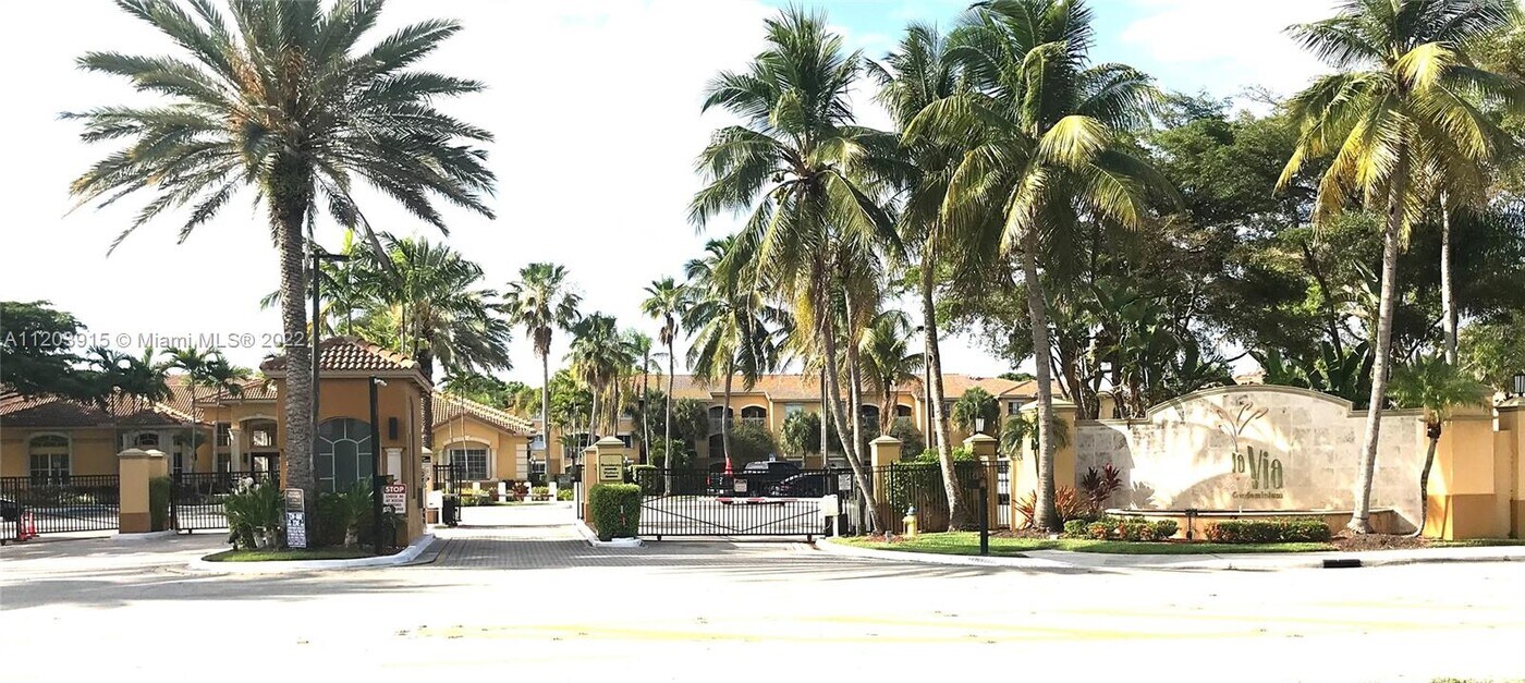 9650 NW 2nd St, Unit 4-101 in Pembroke Pines, FL - Building Photo