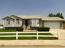 3151 Marcrest Dr in West Valley City, UT - Building Photo
