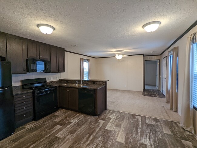 135 Texas in Belleville, MI - Building Photo - Building Photo