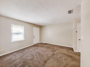 208 Squirrel Haven Rd in Mary Esther, FL - Building Photo - Building Photo