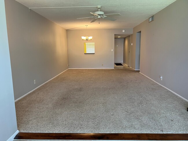 333 Lake Howard Dr NW, Unit 212D.  55 plus community in Winter Haven, FL - Building Photo - Building Photo