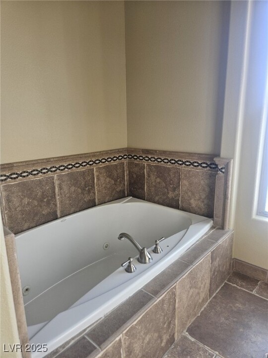 32 Via Vasari in Henderson, NV - Building Photo