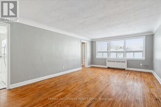 145 North Service Rd E in Oakville, ON - Building Photo - Building Photo