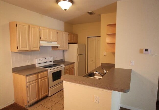 5709 Legacy Crescent Pl in Riverview, FL - Building Photo - Building Photo