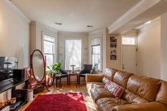 1314 W Roscoe St, Unit 1 in Chicago, IL - Foto de edificio - Building Photo