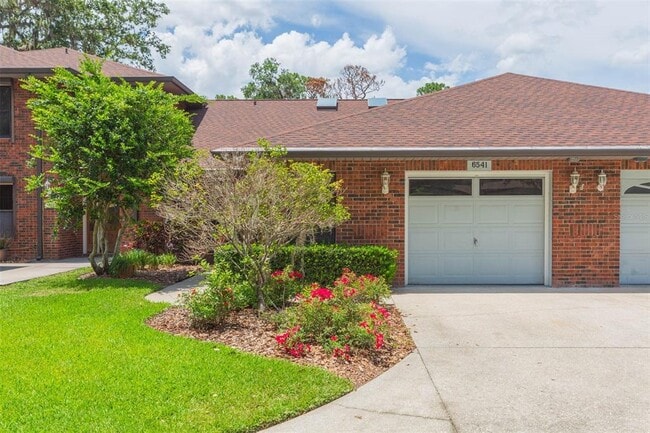 6541 Brentwood Dr. in Zephyrhills, FL - Building Photo - Building Photo