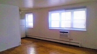 5950 N Kenmore Ave, Unit 309 in Chicago, IL - Building Photo