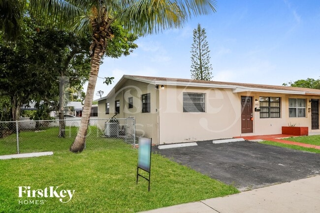 3453 NW 191st St in Miami Gardens, FL - Foto de edificio - Building Photo