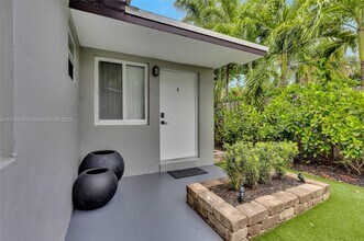 1015 W Las Olas Blvd in Fort Lauderdale, FL - Building Photo - Building Photo