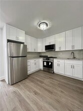 4202 Oneida Ave, Unit 2 in Bronx, NY - Foto de edificio - Building Photo