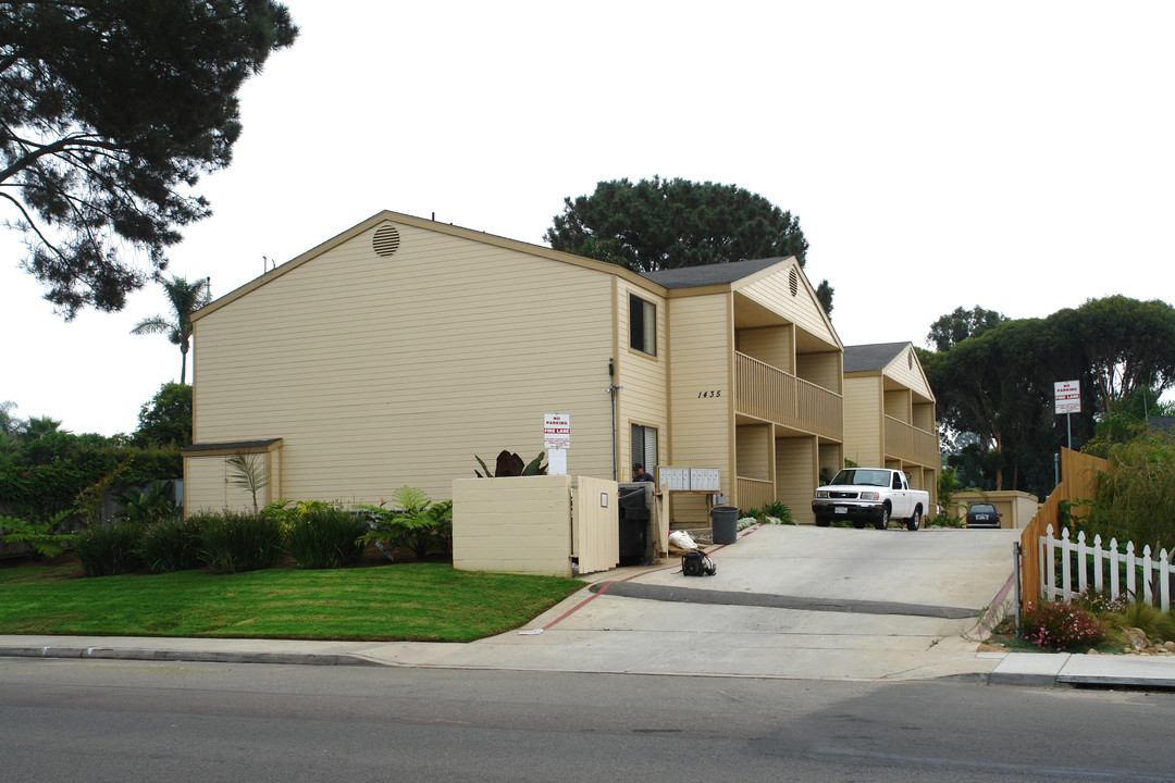 1435 N Vulcan Ave in Encinitas, CA - Building Photo