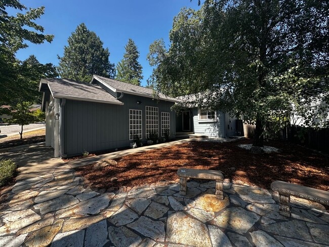 212 Fairmont Dr in Grass Valley, CA - Building Photo - Building Photo
