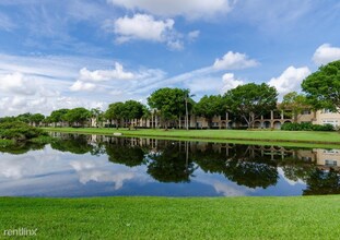 2458 Centergate Dr in Miramar, FL - Building Photo - Building Photo