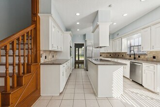 14819 Walbrook Dr in Sugar Land, TX - Building Photo - Building Photo