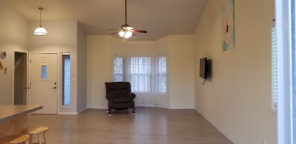 1738 Salmon River St NW in Salem, OR - Building Photo - Building Photo