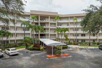 Palm Aire Condominiums in Pompano Beach, FL - Building Photo - Building Photo