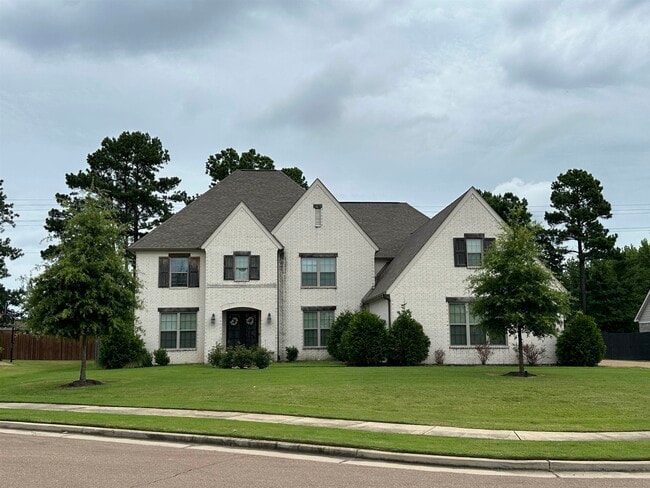 property at 532 Tender Oaks Ln N