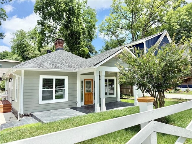 property at 2625 Peyton Rd NW