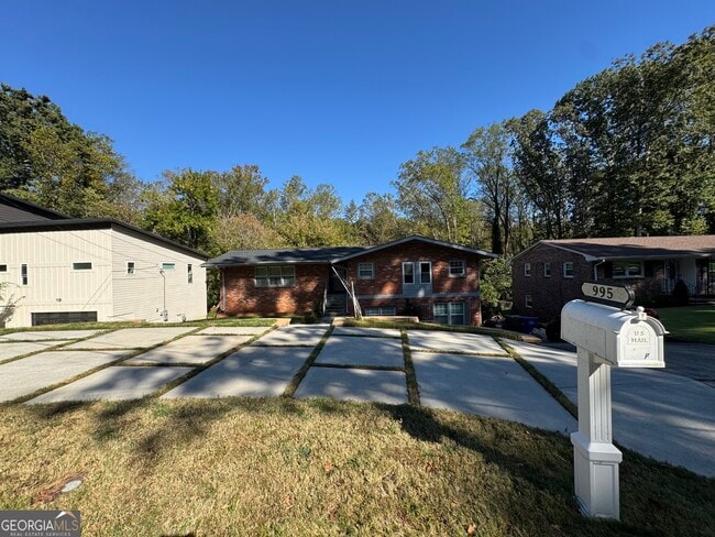 995 Fleetwood Cir SW in Atlanta, GA - Building Photo - Building Photo