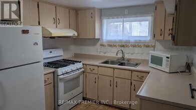 16 Petiole Rd in Toronto, ON - Building Photo - Building Photo