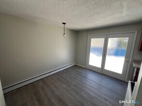 633 Center St in Manchester, CT - Building Photo - Building Photo