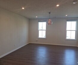 18 Wentworth Ln in Deer Park, OH - Building Photo - Building Photo