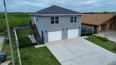 214 Allen Dr in Laredo, TX - Building Photo - Building Photo