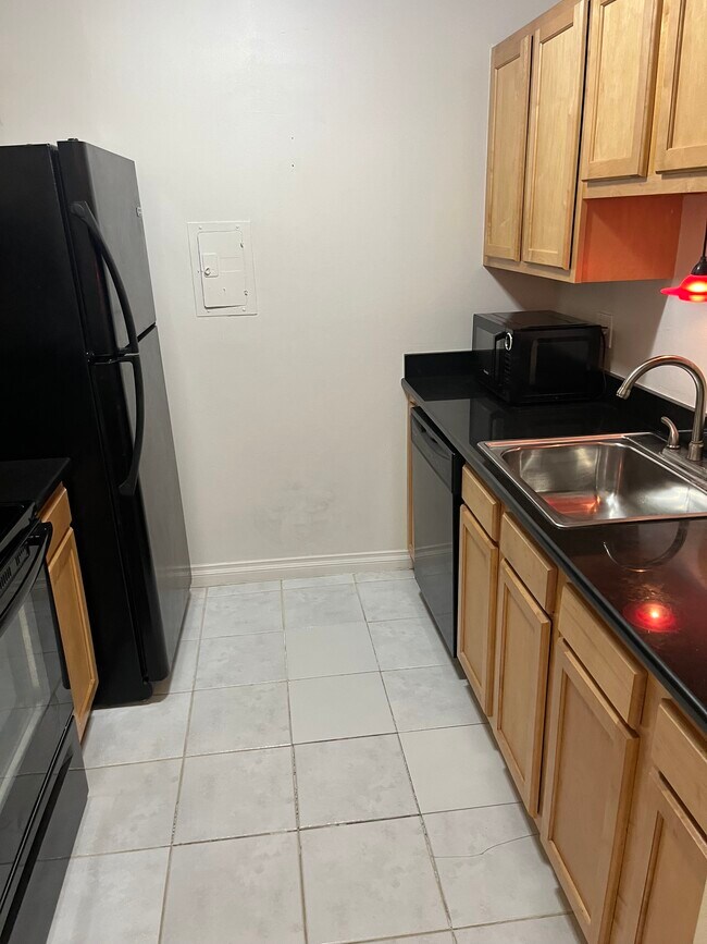 925 Laprairie St in Ferndale, MI - Building Photo - Building Photo