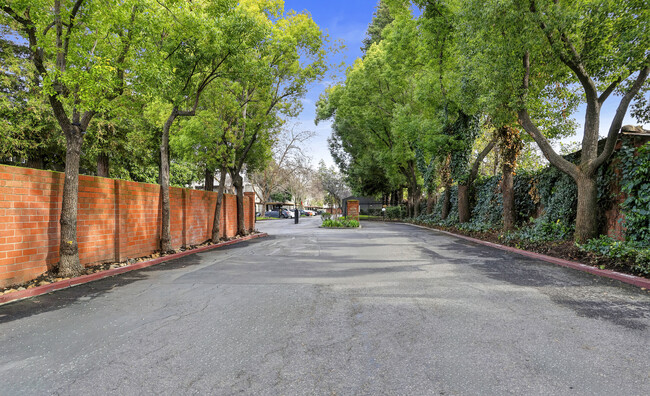 BRIDLE PATH PLACE APARTMENTS in Stockton, CA - Building Photo - Building Photo