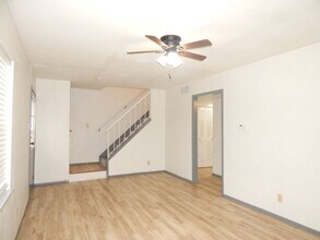 2742 S Donnybrook Ave in Tyler, TX - Foto de edificio - Building Photo