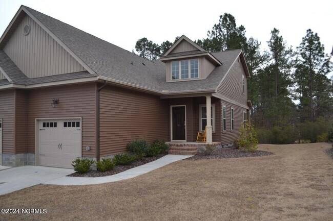 112 Cypress Cir in Southern Pines, NC - Building Photo - Building Photo