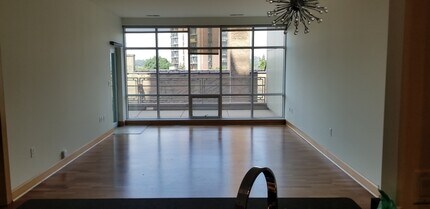 1550 E Royall Pl, Unit 408 in Milwaukee, WI - Building Photo - Building Photo