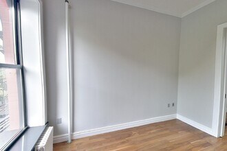 321 E 10th St in New York, NY - Building Photo - Building Photo