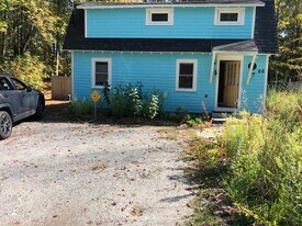 46 Wilmot Center Rd, Unit A in New London, NH - Building Photo