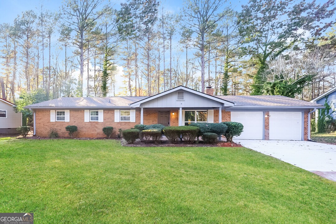 620 Waterboy Rd in Fairburn, GA - Building Photo
