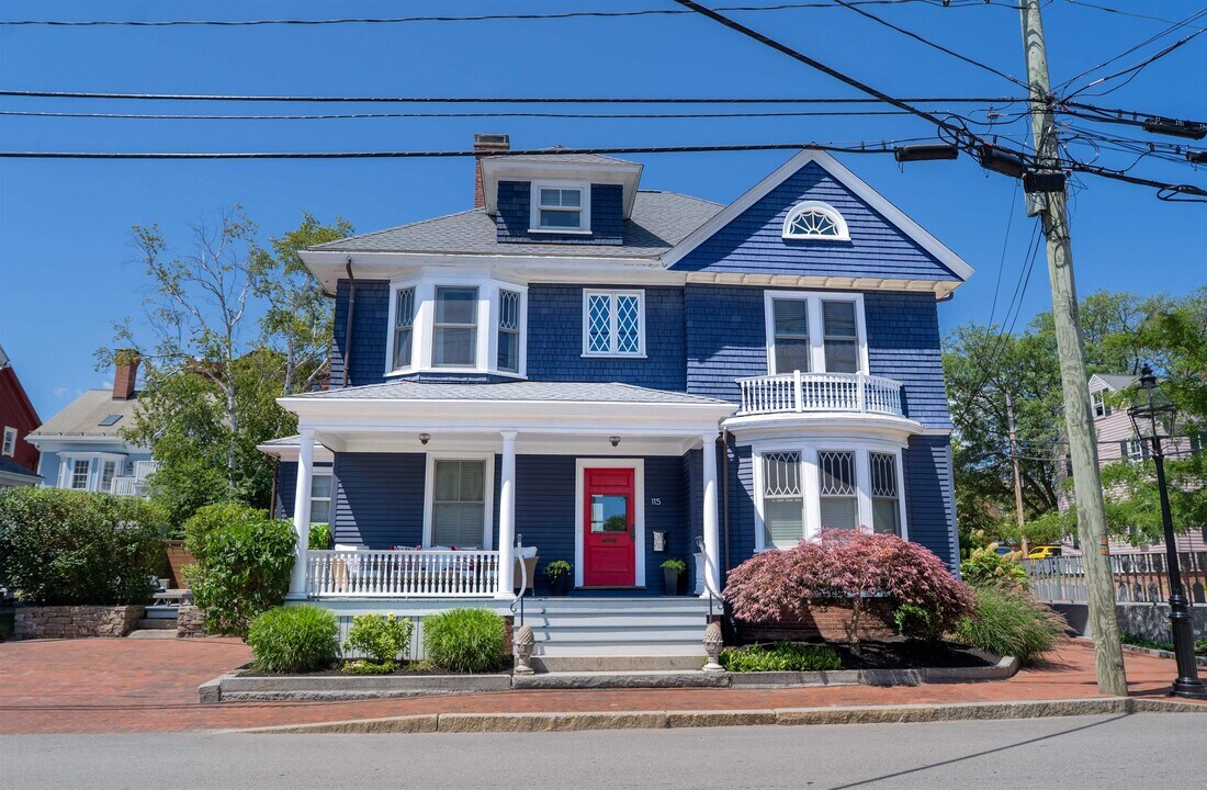 115 Court St in Portsmouth, NH - Foto de edificio