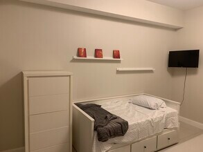 7901 Hispanola Ave, Unit 701 in North Bay Village, FL - Foto de edificio - Building Photo