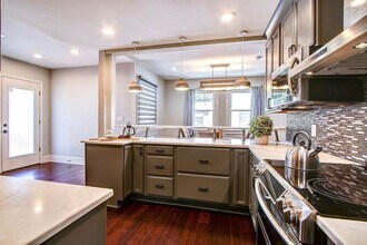 4415 Bradley Ln in Chevy Chase, MD - Foto de edificio - Building Photo