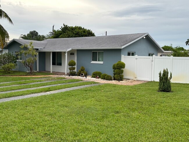 903 NW 6th Ave in Boynton Beach, FL - Building Photo - Building Photo
