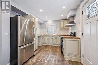 26 Bergey St in Cambridge, ON - Building Photo - Building Photo