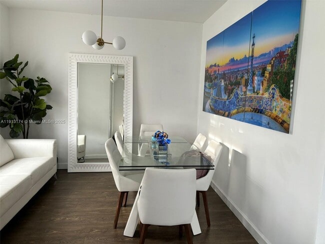 8986 W 35th Way in Hialeah, FL - Building Photo - Building Photo