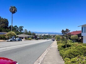 2717 Trousdale Dr in Burlingame, CA - Building Photo