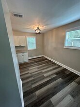 414 Hollywood Dr in Old Hickory, TN - Foto de edificio - Building Photo