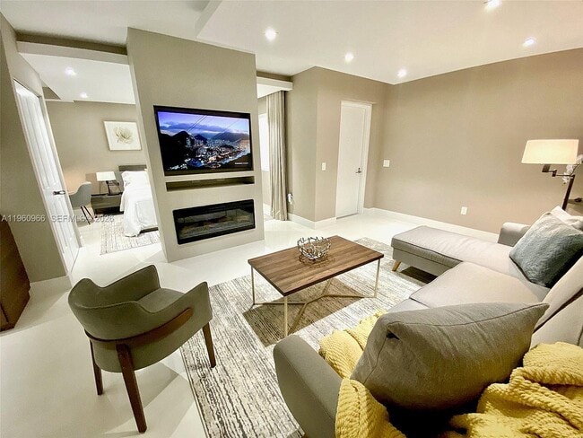 2960 NE 207th St in Aventura, FL - Building Photo - Building Photo