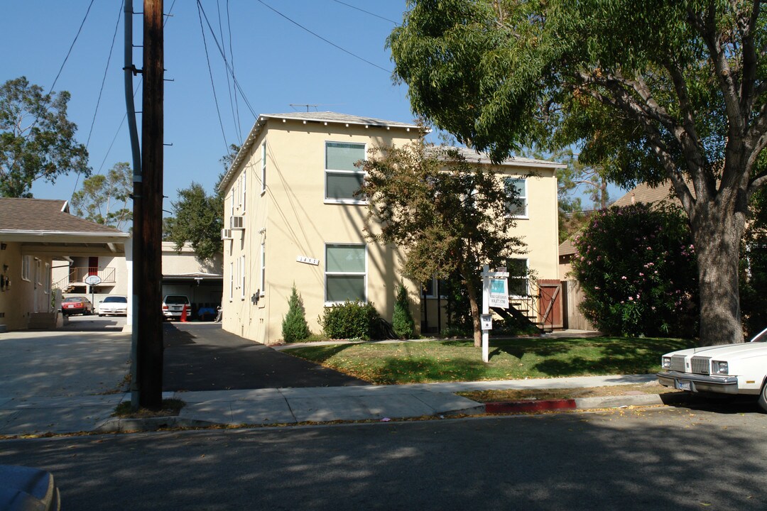 1451 Stanley Ave in Glendale, CA - Building Photo